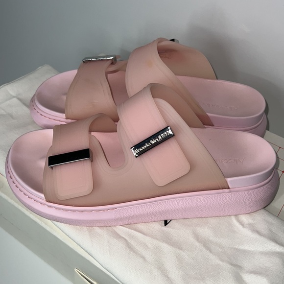 Alexander McQueen Flat Rubber Sandals in Pale Ice Pink & Silver - Picture 6 of 9